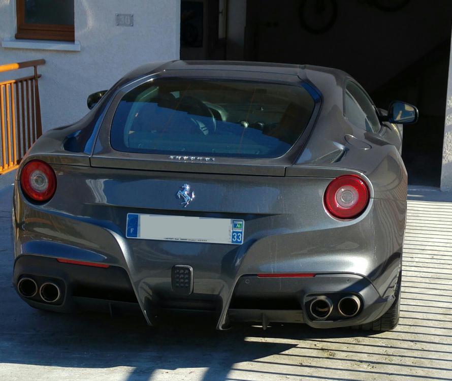F12 sans immat 2.jpg