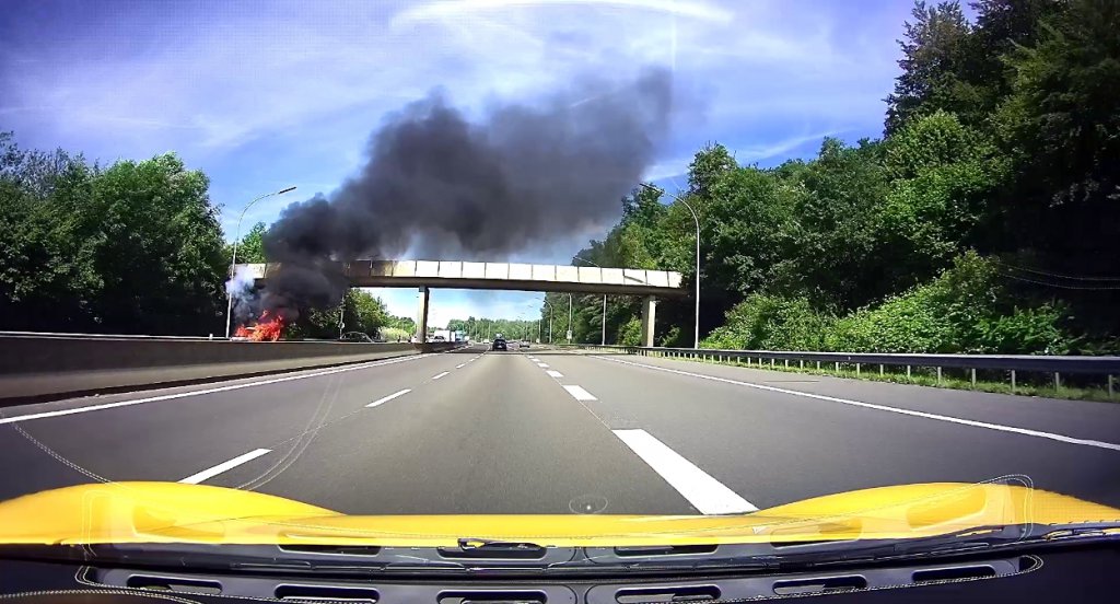 Voiture en feu.jpg