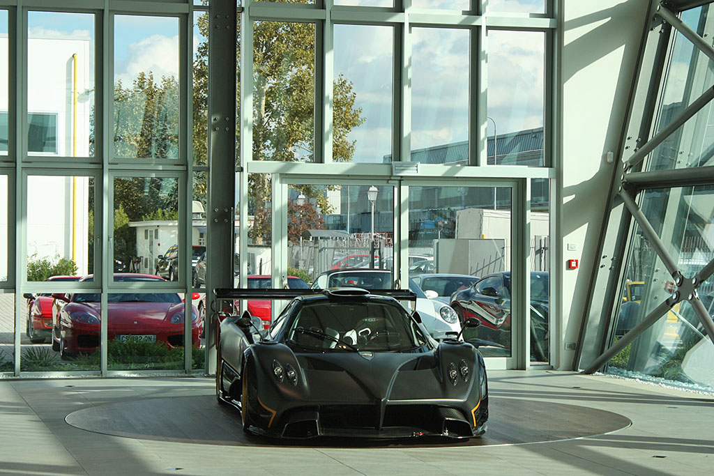 Pagani-Zonda-R.jpg