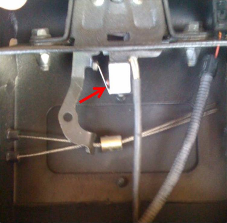 596b3aef1c03a_FERRARICAPOTMOTEUR.jpg.310890f6001bb71368e1becc37bc9519.jpg