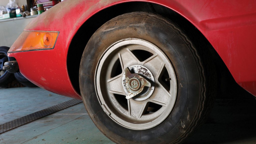 Daytona-barn-find-7-2000x1125.thumb.jpg.c723f014249d101b18718f1048af0432.jpg