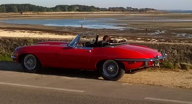 59c6cc153bb2f_JaguarXKE42Lroadster1969reduit.jpg.079650c351d27cef87ec9c7906bc8af8.jpg