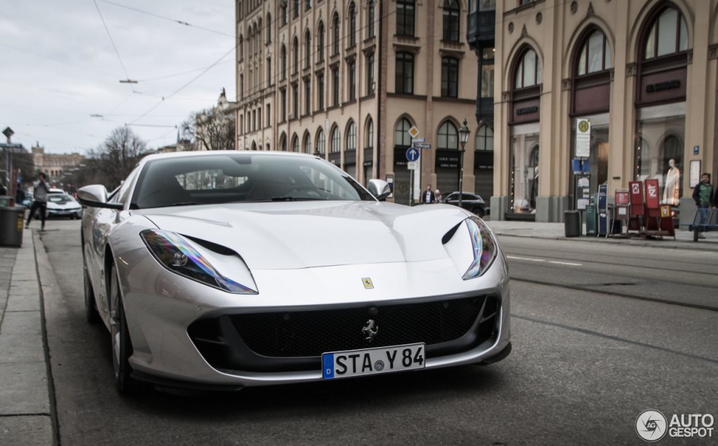 ferrari-812-superfast-c506316032018140648_1.thumb.jpg.a8a0952ef1b37de078cb378315a47268.jpg