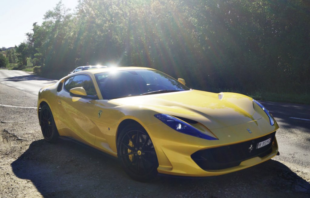 ferrari-812-superfast.thumb.jpg.b04d51d3020f61c0748e33f610e5e4d3.jpg