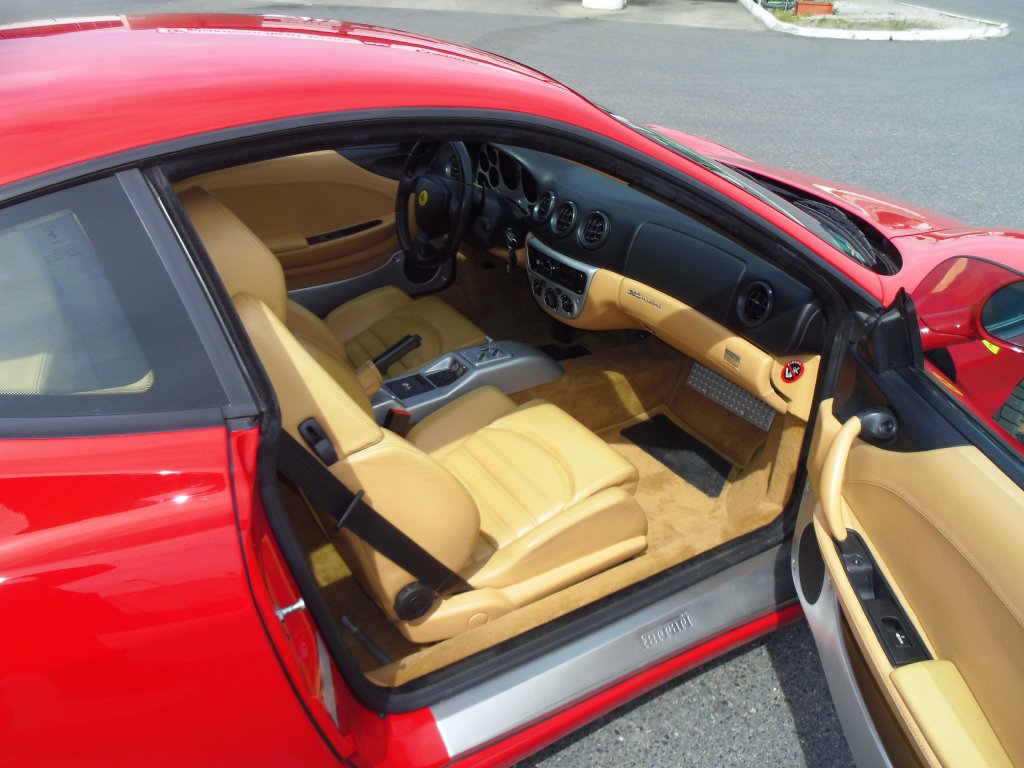 Modena F360 intérieur  droit 5.JPG