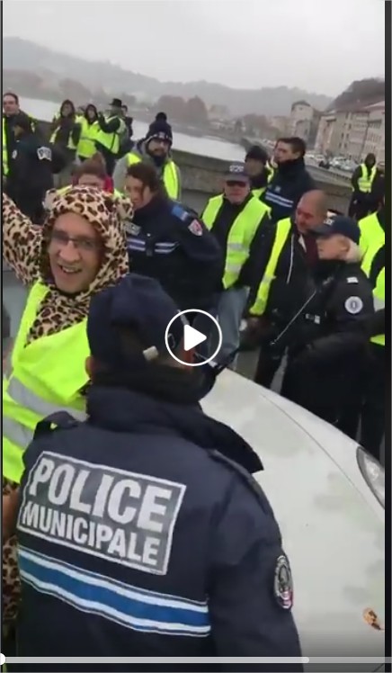 5bf5274e51820_Giletsjaunes-MozillaFirefox.jpg.81bff67d58836cead5933d734c411a5e.jpg