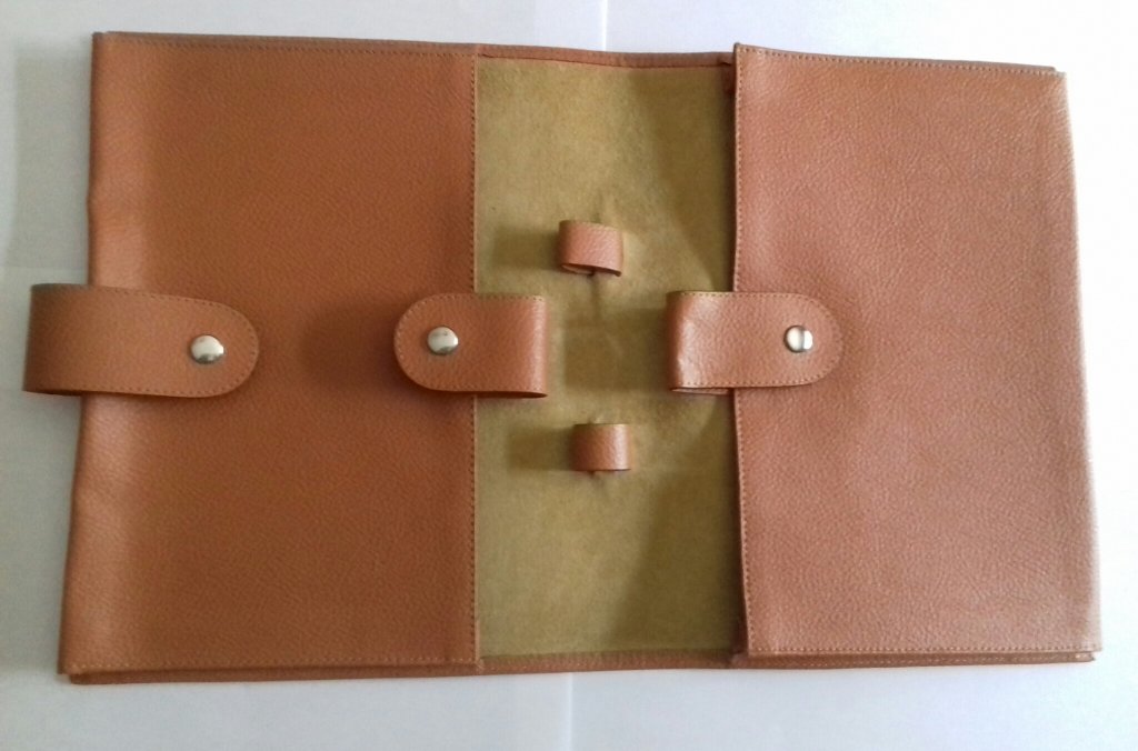 POUCH B (4).jpg