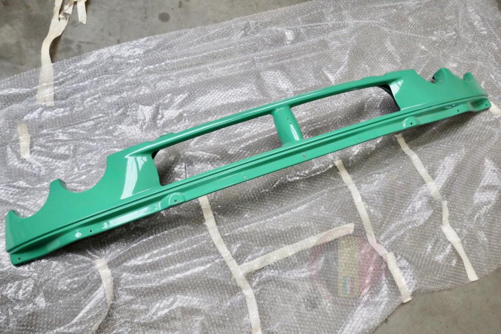 Rear_Moulding_69569010_1.jpg