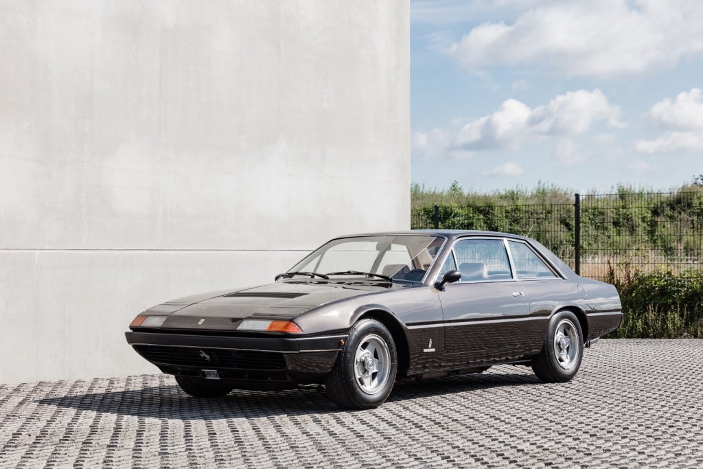 Ferrari 365 GT4 2+2 (1).jpg