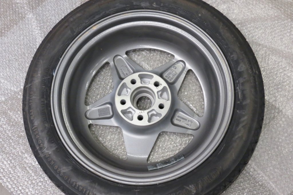 Ferrari_F355_Spare_Wheel_171991_3.jpg