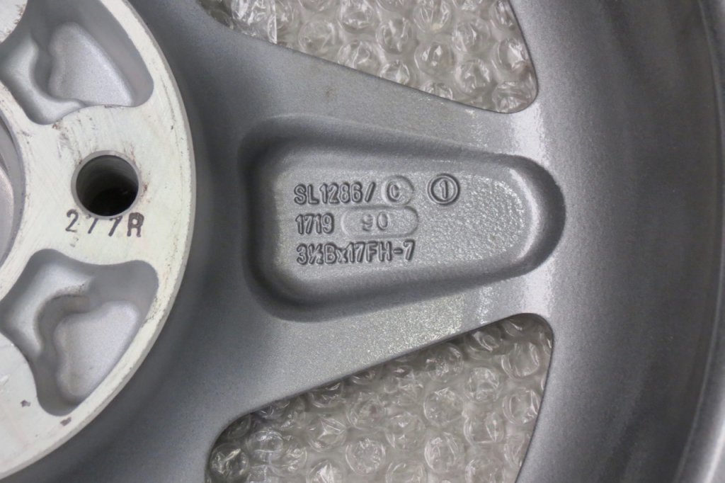 Ferrari_F355_Spare_Wheel_171991_5.jpg