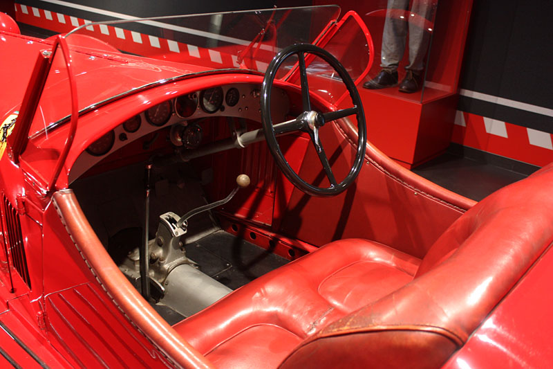 Alfa-Romeo-8C-Interior.jpg