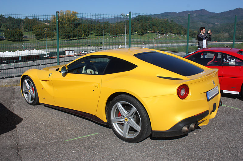 Ferrari-F12-Giallo.jpg