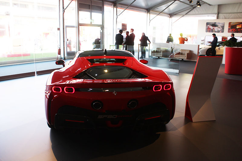 Ferrari-SF90-Stradale-Back-2.jpg