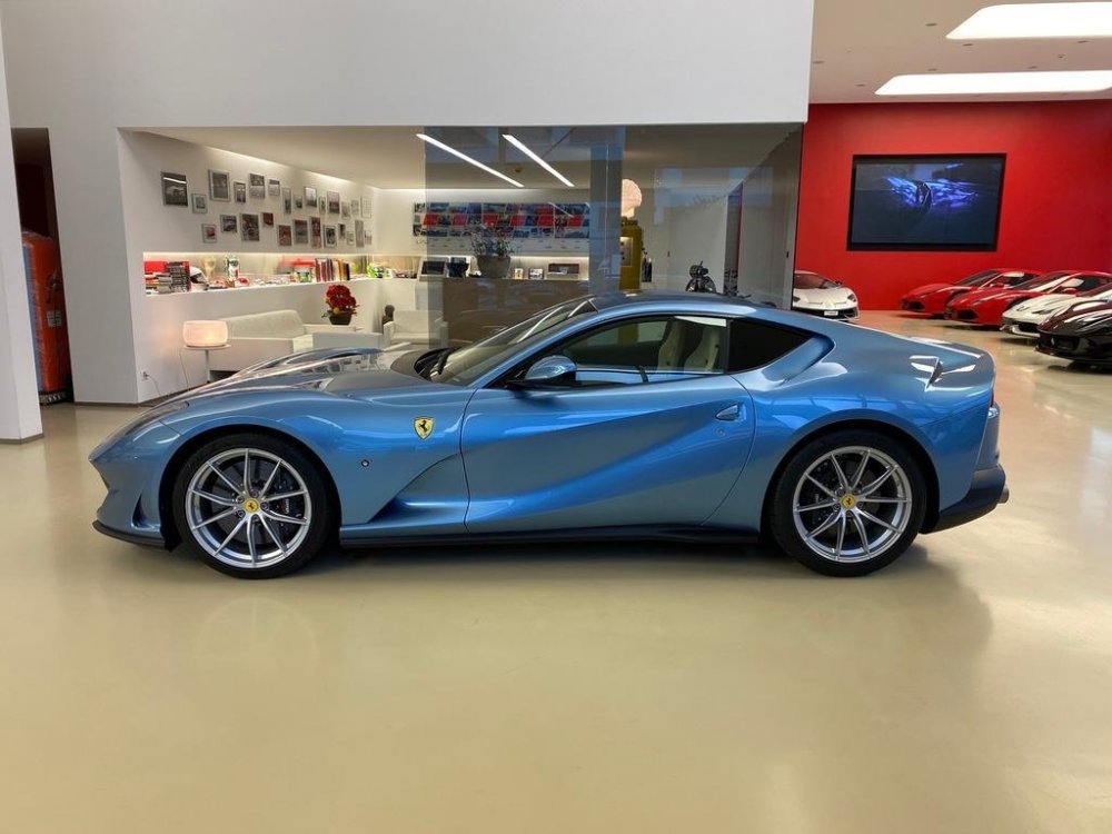 Ferrari-812-superfast-3.jpg