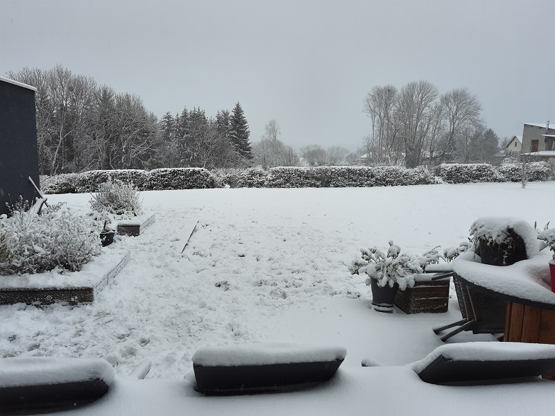 1054622109_neige25dcembre.jpg.abc5d17fa18bc91611349329150462be.jpg