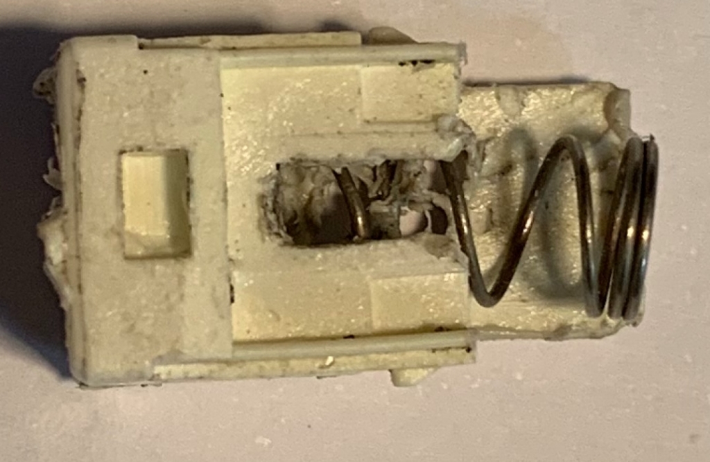 connecteur_face2.thumb.jpg.c1f638c8fe26a7c16c05b6778b8ddb3c.jpg