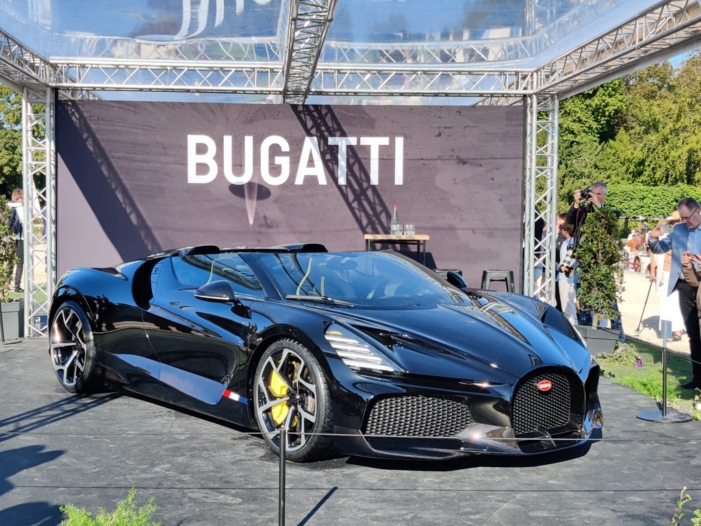 2073915355_BugattiMistral.jpg.d66cdfa7166c36093c0a98a8f6d5bfb7.jpg