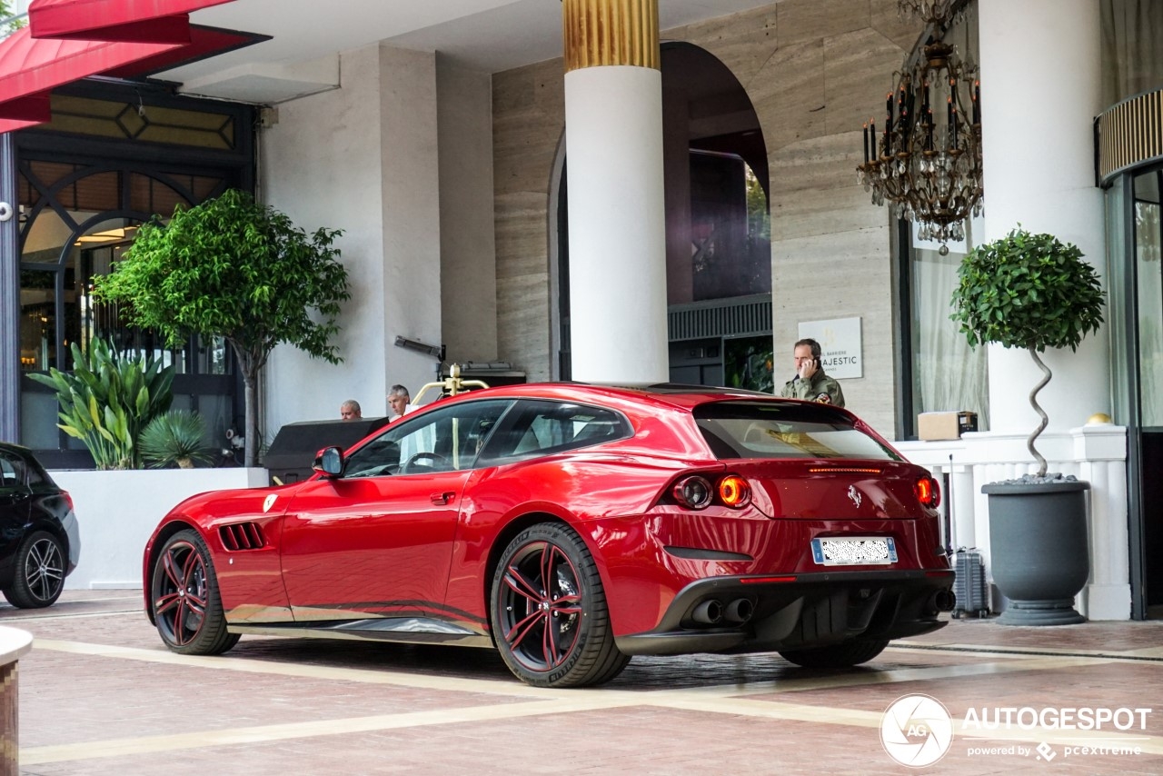 ferrari-gtc4lusso-c341218062019203744_1.jpg.751d834937cadc2232317f8155cbef8f.jpg