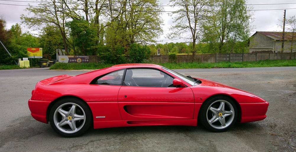 F355.jpg.4678e0847a563d83b3e1820bf09605d3.jpg