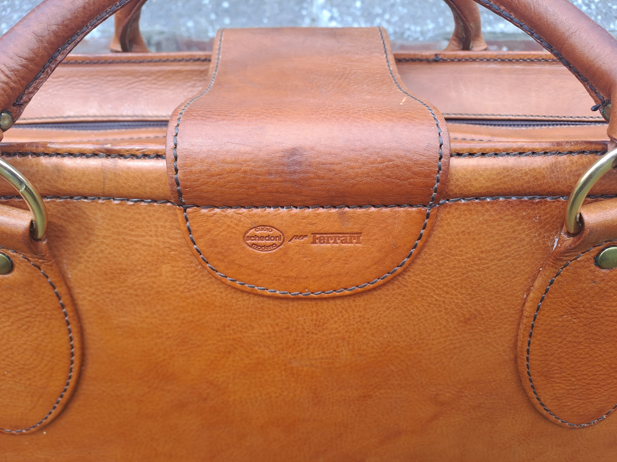 348_valise_outside (4).jpg