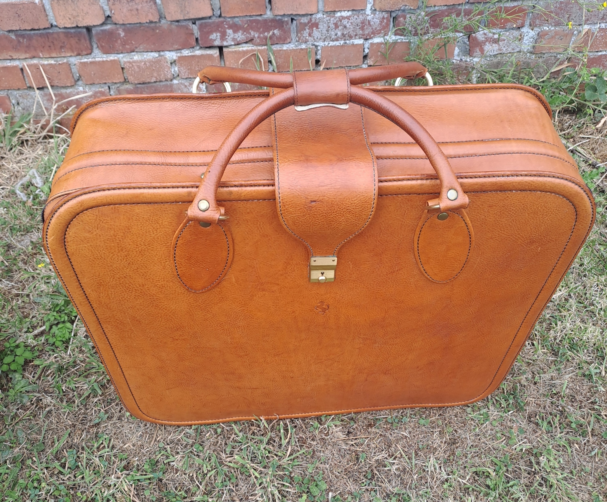 348_valise_outside (2).jpg