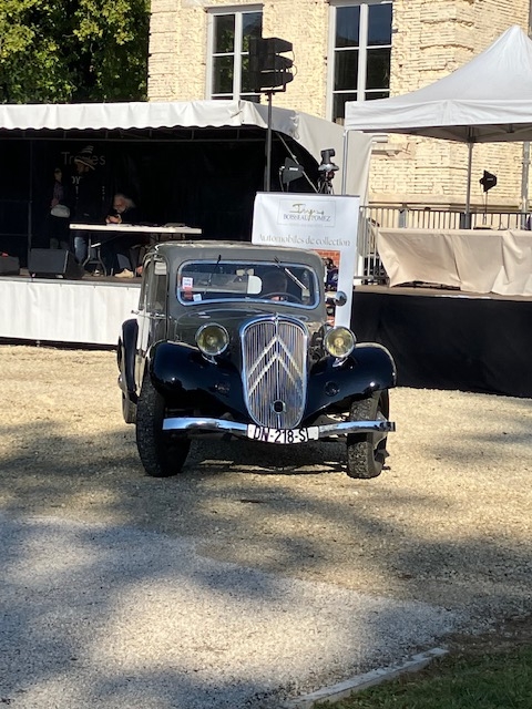 1824963825_CitroenTraction.jpg.3cb283f533857bcc43d2867c52b28cd4.jpg
