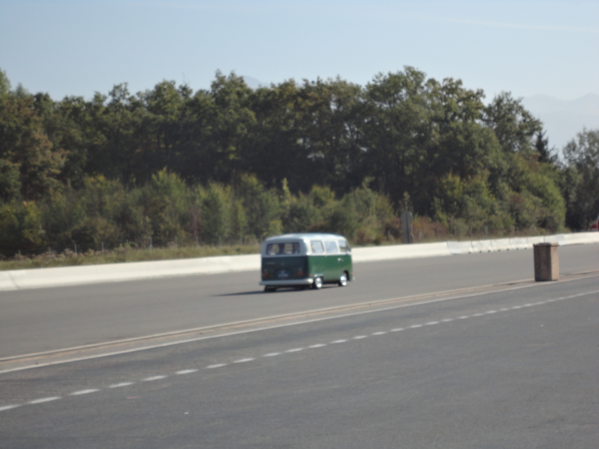 VW Combi surbaissé Annemasse.JPG