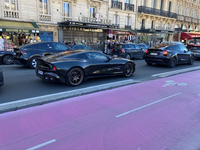 768184769_AstonMartinParis1.jpg.5bbbb43eb0ea9d4ffd9239f0db72b488.jpg