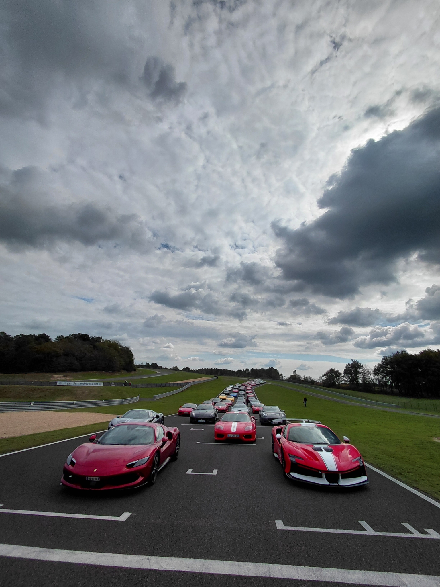 Meeting FERRARISTA SEPTEMBRE 2025 Cognac CHARENTE (66).jpg