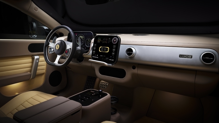 S1-premiere-ferrari-electrique-la-luce-est-tres-choquante-882219.jpg.7e385de9f4c5ff16e381db165f231baa.jpg