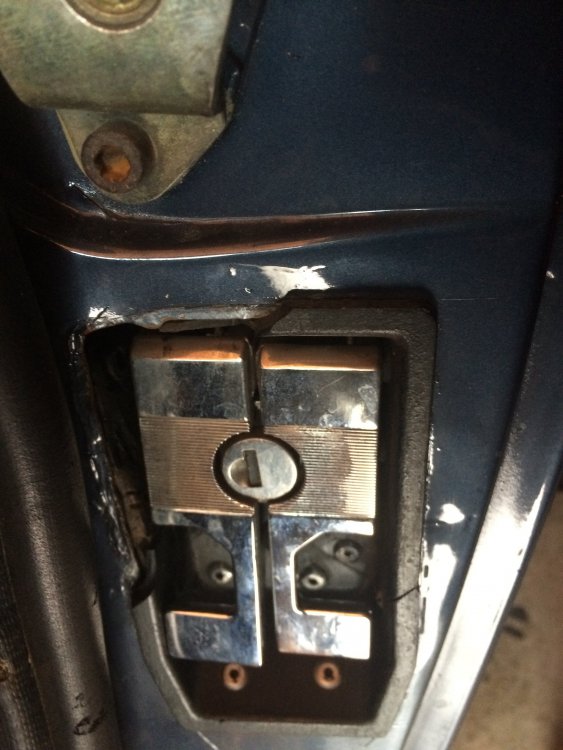 POIGNEE OUVERTURE COFFRES.jpg