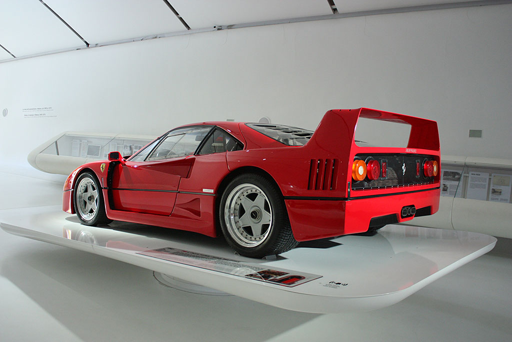 Ferrari-F40-Side.jpg