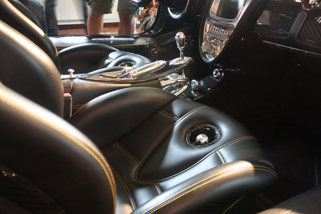 Pagani-Huyara-Giallo-Seat.jpg