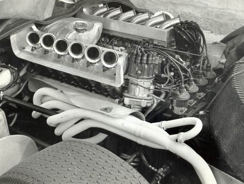 Ferrari P4 Engine [1280x768].jpg