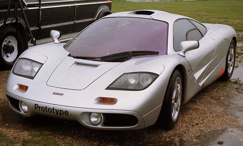 Mclaren_F1`s_testing_at_Goodwood_Circuit_-_20_May_1993_(6953157111)_(2) (1).jpg