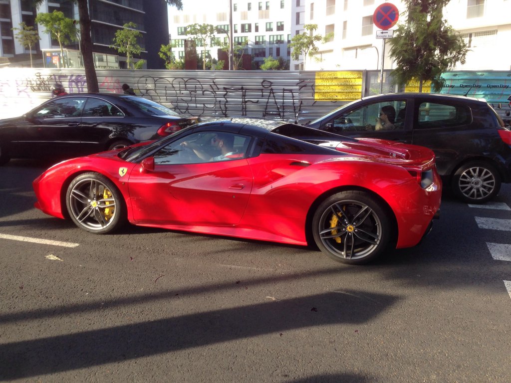 59297ef65540f_Ferrari458barcelone.thumb.jpg.92a36f4e88311702f439e2af31b9633c.jpg