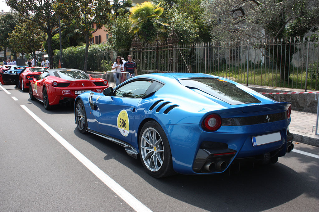 Ferrari-F12-TDF-Bleue.jpg