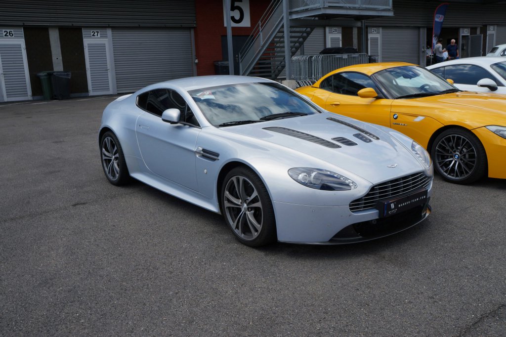 594958dee7210_A-MV12Vantage-1.thumb.JPG.66c31355e420d025e1f135b8696db8c6.JPG