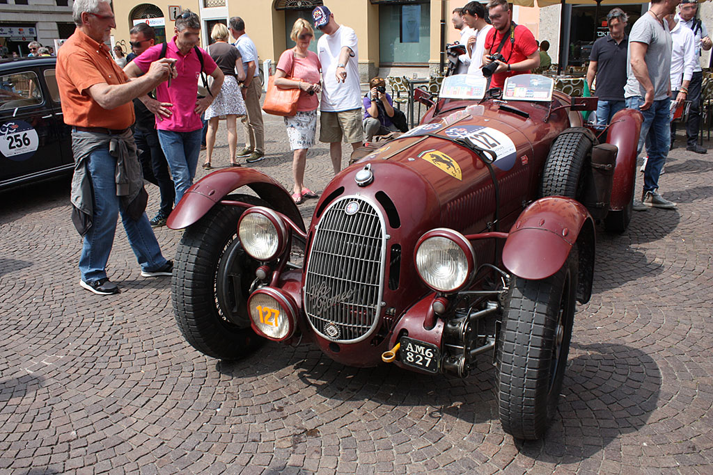 Alfa-Romeo-8C.jpg