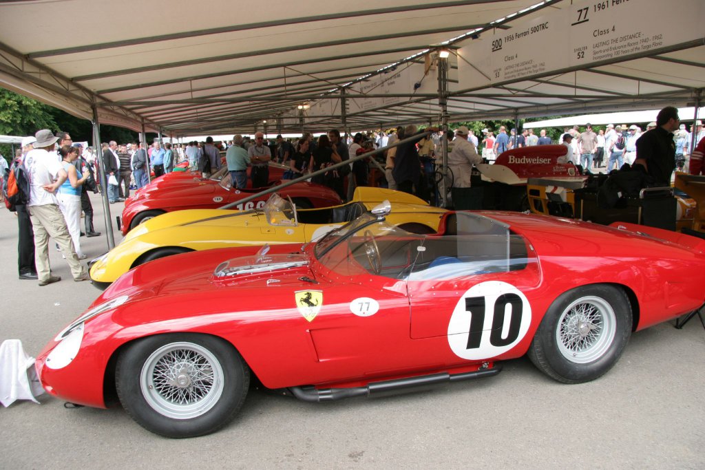 Ferrari_TR61,_O.Gendebien-P.Hill_Winner_Le_Mans_1961_-_Flickr_-_exfordy.jpg