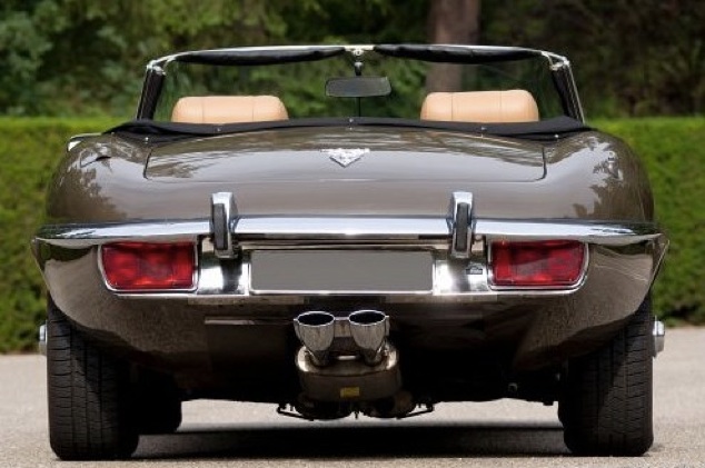 e-type-v12-19.jpg.d443551c1458f01dfb6b3f8ca5a4c112.jpg