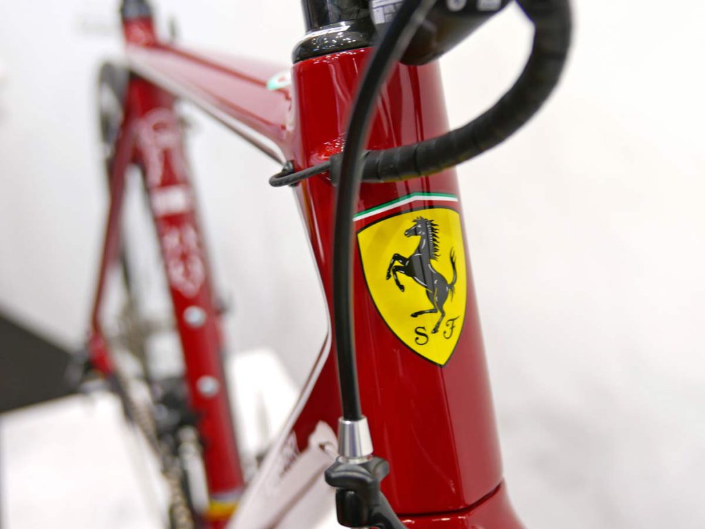 Bianchi-for-Scuderia-Ferrari-SF01-lightweight-carbon-premium-luxury-road-race-bike_headtube.thumb.jpg.52d6752a922ee9a8add44791b2179614.jpg