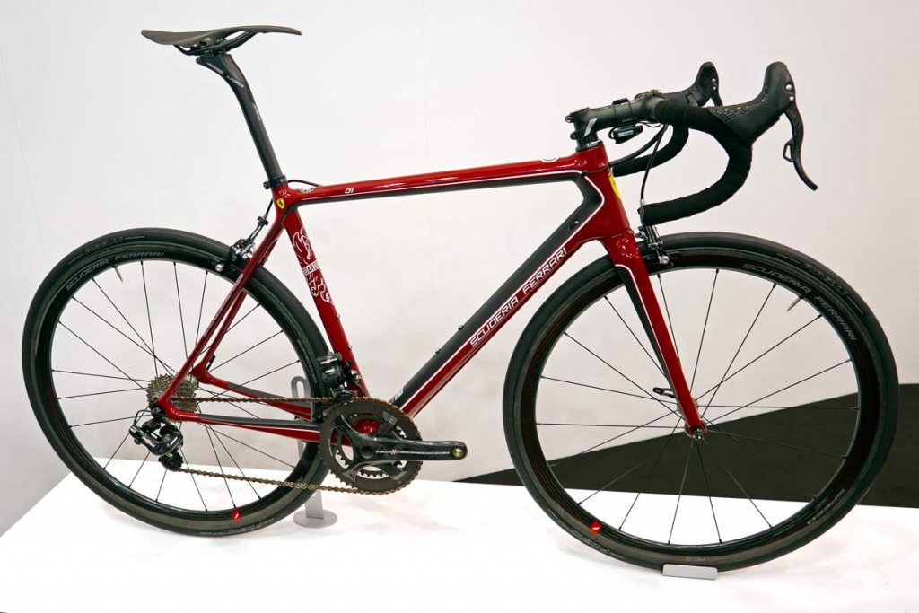 Bianchi-for-Scuderia-Ferrari-SF01-lightweight-carbon-premium-luxury-road-race-bike_red-Campy-complete.thumb.jpg.5ff35f3ab3a927c1e878a30c64998591.jpg