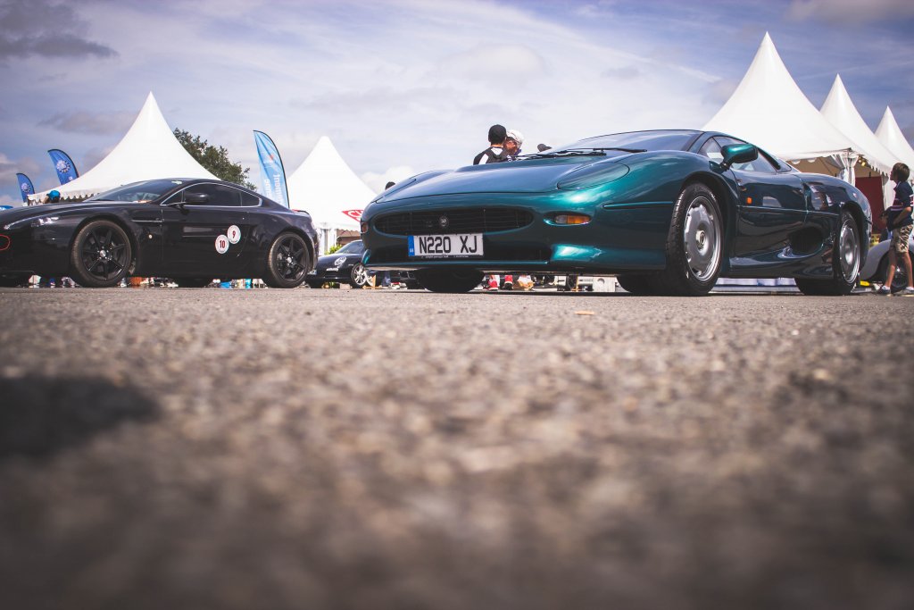 Jaguar XJ220 01.jpg