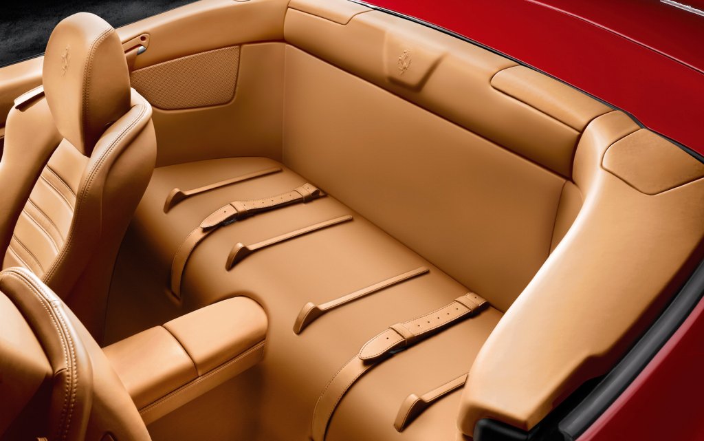 5b3c6b6502ec8_FerrariCaliforniaTrearseats.thumb.jpg.1ea78f14a5fd74731b80b016451d3054.jpg