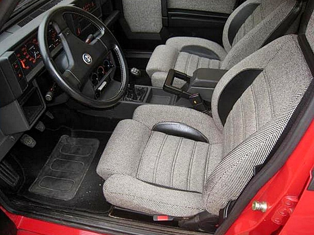 alfa-75-evo-87-sedili-11.thumb.jpg.324ed9416e71c5526c76df7ba4c3d668.jpg