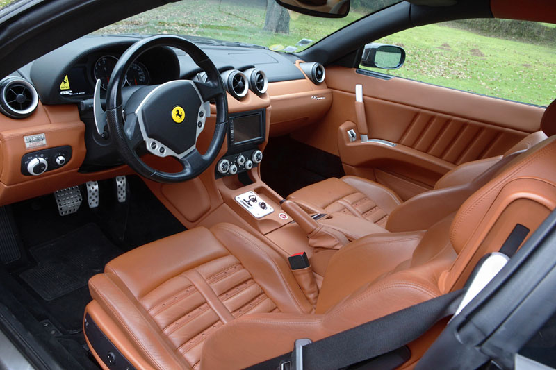 Ferrari-612-Scaglietti-interieur-av.jpg