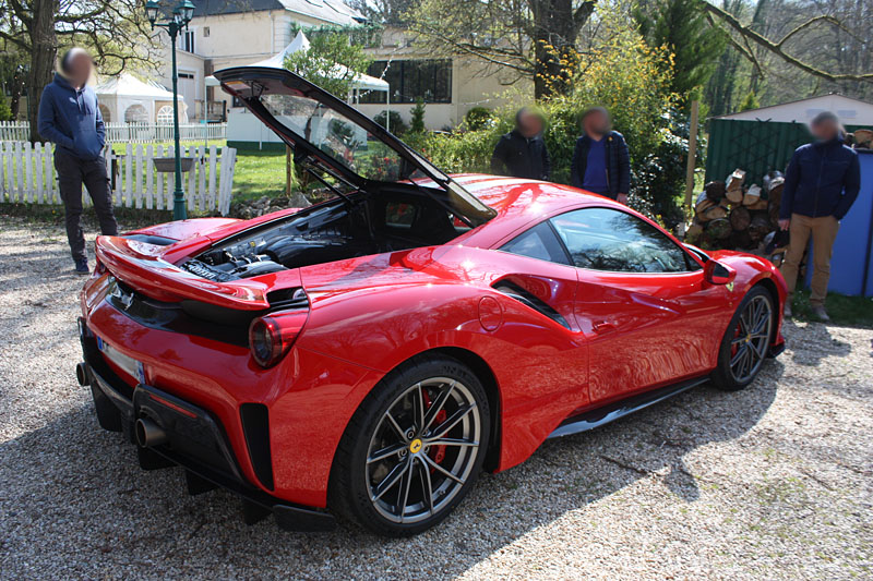 Ferrari-488-PIsta-Coffre-Ouvert.jpg