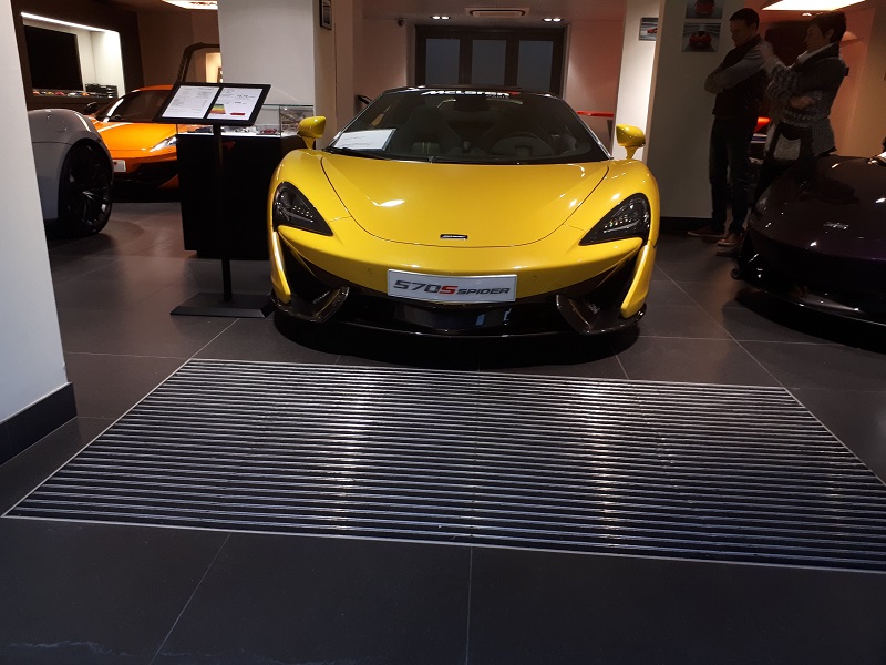 5cfce3112163a_McLarenParis.jpg.fb5258a5a83e6f3053ee1b8897632386.jpg